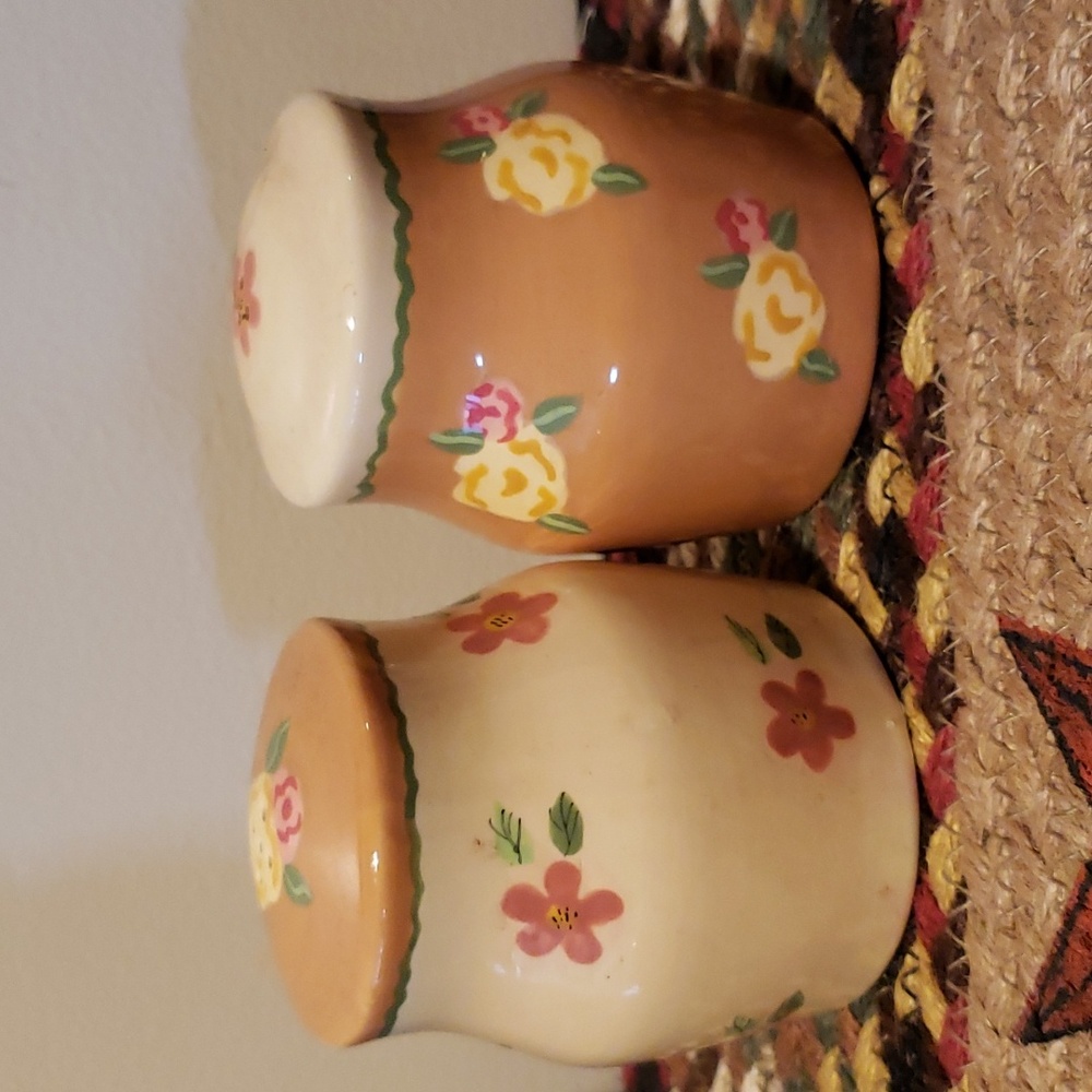 Pretty Salt and Pepper Shakers